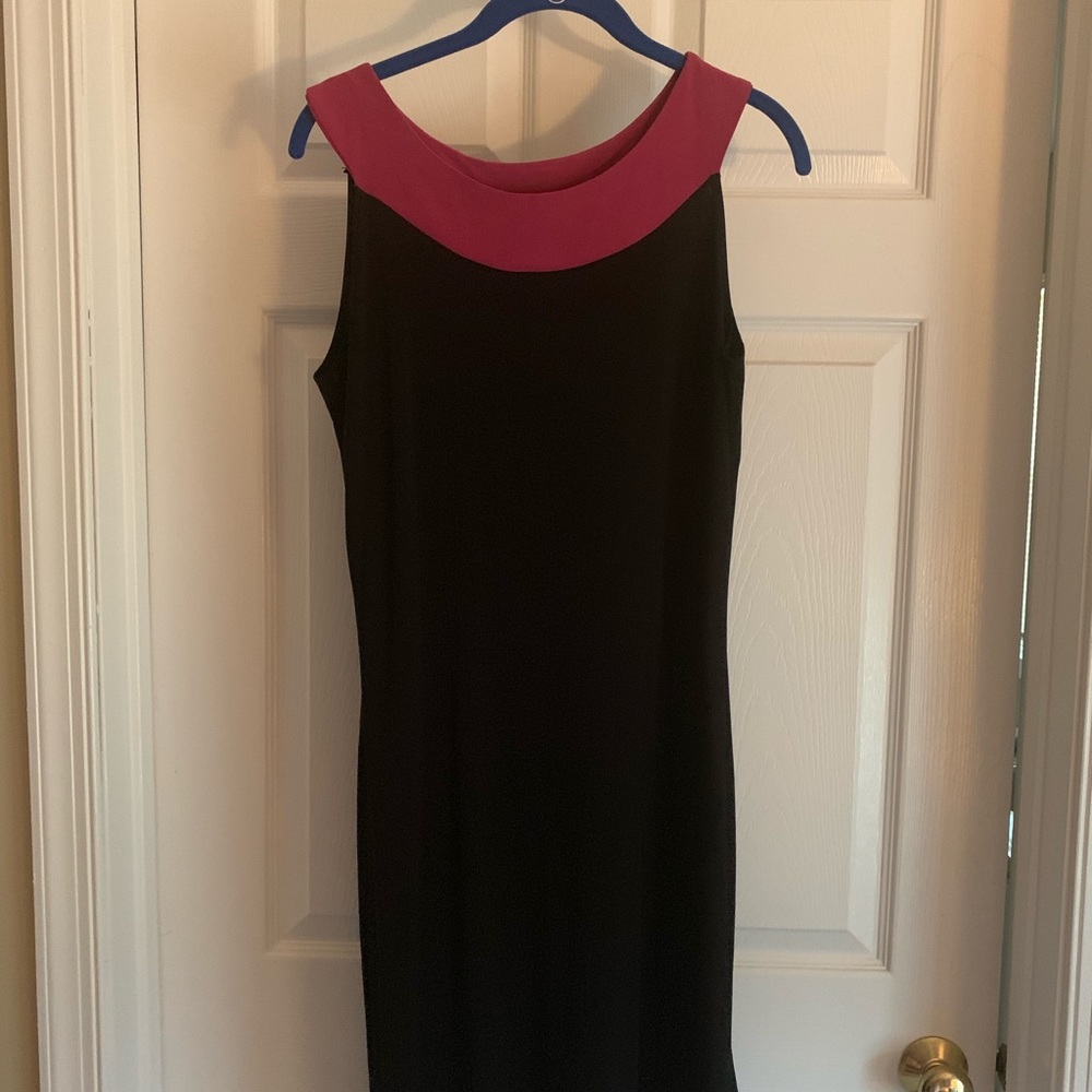 🎁3 for 30🎁Black dress with hot pink neck